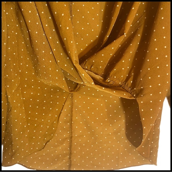 NWT FAVLUX LONG SLEEVE SURPLICE HIGH LOW HEM MUSTARD POLKA DOT BLOUSE - Picture 5 of 9